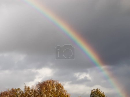Foto de Impresionantes arcoíris naturales en el cielo del norte de Alemania. - Imagen libre de derechos