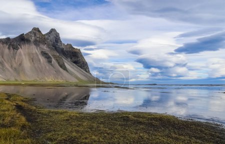 Téléchargez les photos : Spectaculaires nuages d'ovnis dans le ciel au-dessus de l'Islande - Altocumulus Lenticularis - en image libre de droit