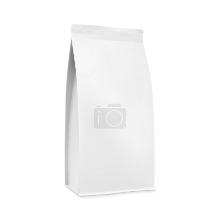 Foto de Plantilla de bolsa de café mate blanco en blanco aislada sobre un fondo blanco - Imagen libre de derechos