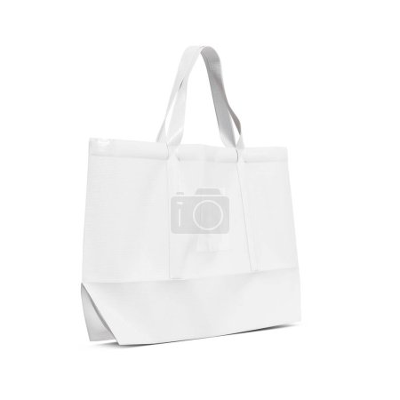 Téléchargez les photos : Un sac à provisions en plastique brillant blanc isolé sur un fond blanc - en image libre de droit