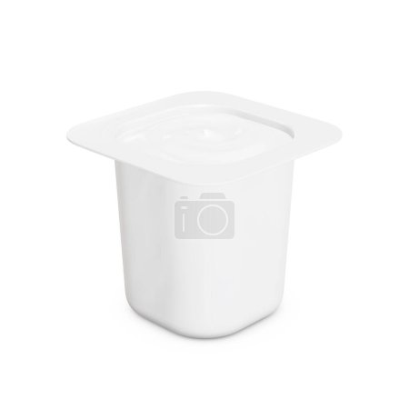 Téléchargez les photos : Une tasse de yaourt ouverte avec un fond blanc - en image libre de droit