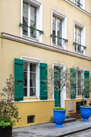 Téléchargez les photos : Paris, maisons colorées rue Cremieux, rue typique du 12e arrondissement - en image libre de droit