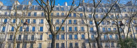 Téléchargez les photos : Paris, typical facade, beautiful building boulevard Richard-Lenoir, in the 11e arrondissement - en image libre de droit