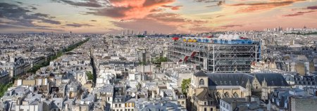 Paris, vue aérienne de la ville, avec le centre Pompidou, et la Défense en arrière-plan
