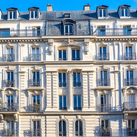 Foto de París, hermosa fachada en el distrito 7e, rue de Solferino - Imagen libre de derechos