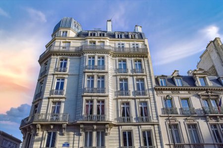 Foto de París, hermosa fachada en el distrito 7e, rue de Solferino - Imagen libre de derechos