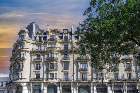 Paris, schöne Gebäude, Boulevard Voltaire im 11. Arrondissement der französischen Hauptstadt