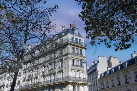 Paris, beaux bâtiments, boulevard Voltaire dans le 11e arrondissement de la capitale française