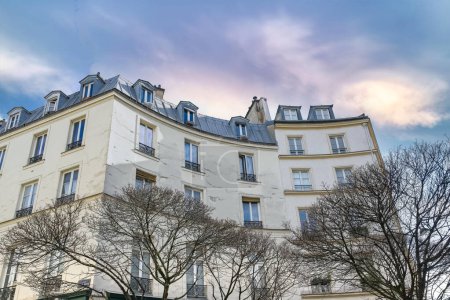 Foto de París, hermosos edificios, bulevar Richard-Lenoir en el distrito 11e de la capital francesa - Imagen libre de derechos