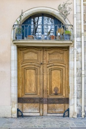 París, ile Saint-Louis, antigua puerta de madera quai d Anjou