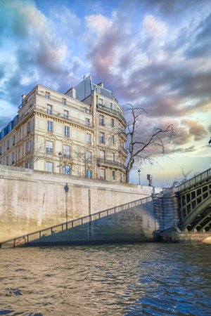 Paris, ile saint-louis and quai de Bethune, beautiful ancient on the Sully bridge