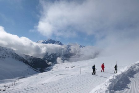 Foto de Pista de esquí en La Rosiere en Francia. Alpes franceses paisaje de invierno. - Imagen libre de derechos