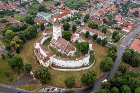 Téléchargez les photos : L'église fortifiée de Honigberg à Brasov en Roumanie - en image libre de droit