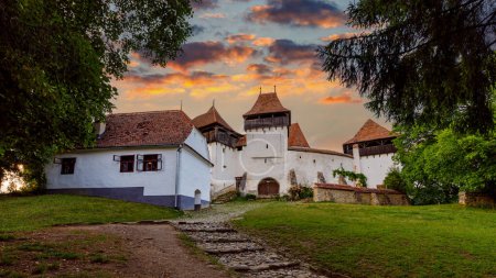 Téléchargez les photos : L "église fortifiée de Viscri en Roumanie - en image libre de droit