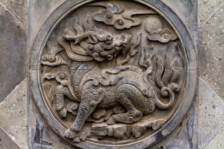 Téléchargez les photos : Dragon sur le mur de la ville de Xian en Chine - en image libre de droit