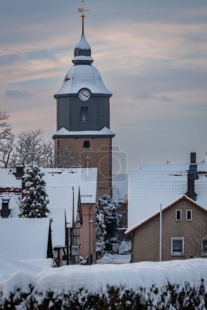 La torre de la iglesia de Herleshausen en Hesse