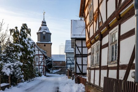 Der Turm der Kirche von Herleshausen in Hessen
