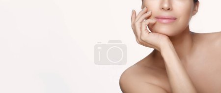 Téléchargez les photos : Beauty and Skincare Concept. Beautiful natural woman with flawless fresh clean skin. Beauty panorama banner with copy space - en image libre de droit