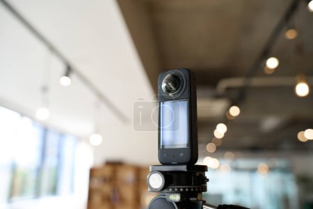 Téléchargez les photos : Une caméra qui prend 360 photos de l'intérieur du magasin - en image libre de droit