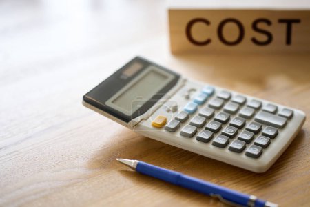 Imagen de una calculadora para calcular los costes