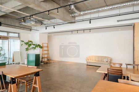 Interior del espacio para eventos y cafetería