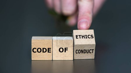 Téléchargez les photos : Les cubes forment l'expression "code de conduite" et "code d'éthique".. - en image libre de droit
