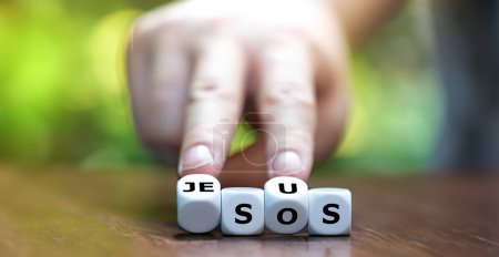 Téléchargez les photos : Main tourne les dés et change l'expression "SOS" en "Jésus". Symbole que Jésus peut aider dans une crise. - en image libre de droit