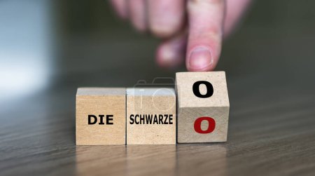 Les cubes forment l'expression allemande 'die schwarze 0' (le zéro noir). Symbole pour que la politique allemande ne fasse aucune dette (être dans le noir).