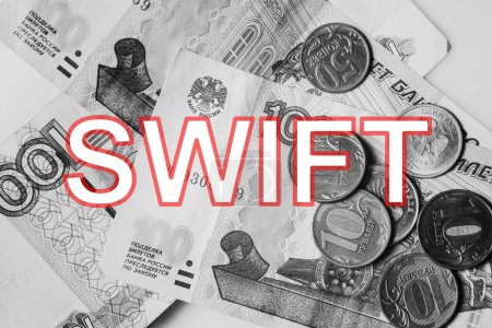 Téléchargez les photos : Contexte de l'argent russe et possibilité d'interdiction SWIFT en Russie. Concept de sanctions économiques contre la Russie. - en image libre de droit
