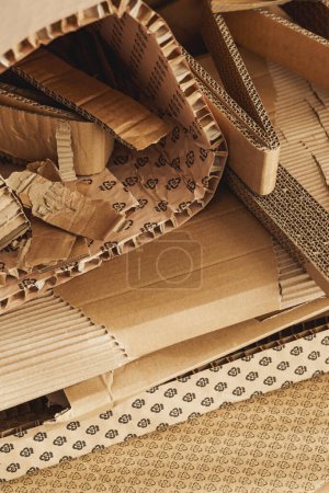 Foto de Primer plano de Residuos de Cartón con símbolo PAP 21. Conceptos de reciclado de papel y clasificación de residuos. - Imagen libre de derechos