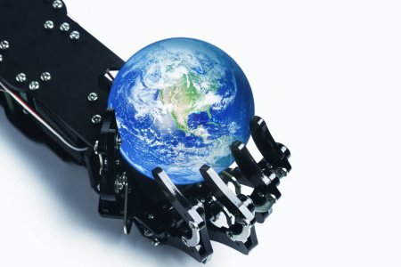 Foto de Una verdadera mano robótica sosteniendo delicadamente el planeta Tierra. Elementos de esta imagen proporcionados por la NASA. - Imagen libre de derechos