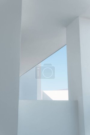 Téléchargez les photos : Détails de façade du bâtiment blanc minimaliste moderne. - en image libre de droit