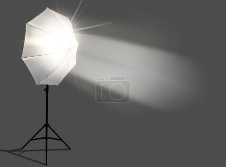 Téléchargez les photos : Deux lumières photostudio avec tache vierge - en image libre de droit