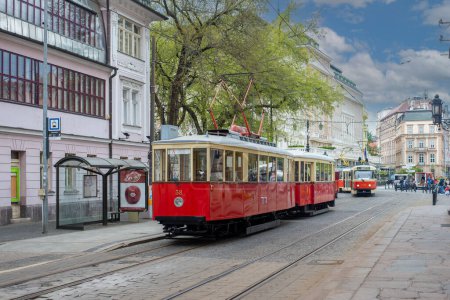Foto de BRATISLAVA, SLOVAKIA - April 24, 2022. Trams DPMB #38, CGP-DPMB #135, Tatra T3M #7733 and 7734 riding with passengers in the streets of Bratislava. - Imagen libre de derechos