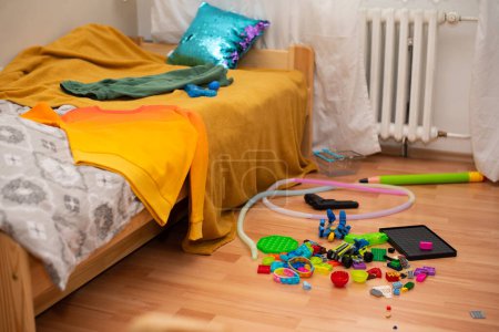 Téléchargez les photos : Mess dans la chambre des enfants - en image libre de droit