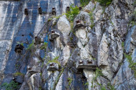 Téléchargez les photos : Pile fondations et consolidation du mur de montagne au barrage de Vidraru à Arges, Roumanie. Consolidation du mur de montagne au barrage de Vidraru. - en image libre de droit