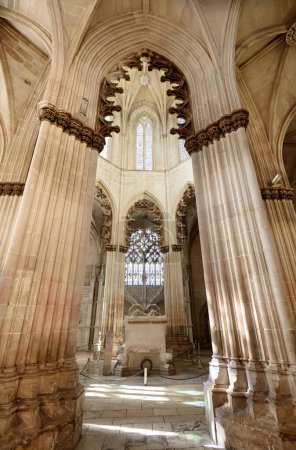 Photo pour Interior of gothic monastery of Batalha,Portugal - image libre de droit