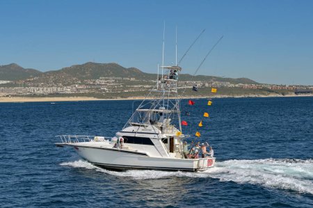Téléchargez les photos : Cabo San Lucas, Mexique - 14 janvier 2024 : bateau de pêche de retour à Cabo San Lucas après un voyage de pêche sur l'océan Pacifique. - en image libre de droit