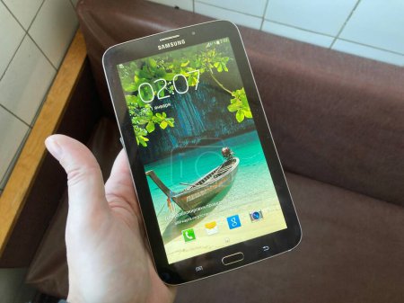 Téléchargez les photos : KYIV, UKRAINE - Mars 12, 2024 : Samsung onglet 3 la tablette - en image libre de droit