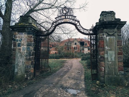 Antiguo Palacio Abandonado en Glinka, Polonia, Baja Silesia