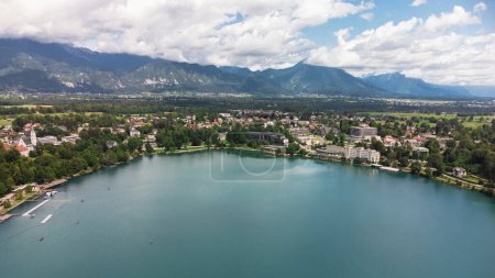 Vista aérea del pueblo de Bled en Eslovenia