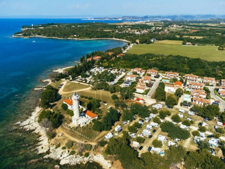 Leuchtturm in Savudrija und Camping am Meer, Luftaufnahme, Kroatien