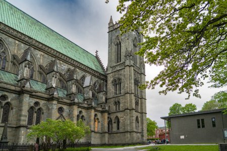 La impresionante catedral gótica de Nidarosdom en Trondheim, Noruega