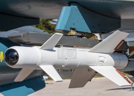 Téléchargez les photos : Missile guidé air-sol - en image libre de droit