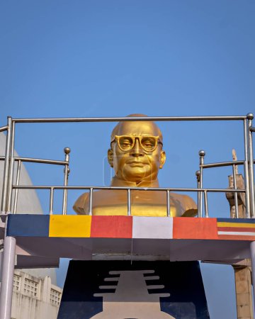 Dr. Ambedkar-Statue in Deekshabhoomi - ein heiliges Denkmal des Navayana-Buddhismus in der Stadt Nagpur im indischen Bundesstaat Maharashtra.