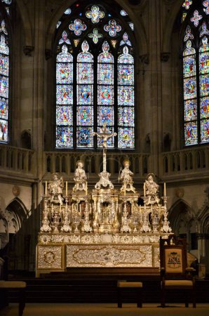 Téléchargez les photos : Ratisbonne, Allemagne 12.02.2018 : Intérieur de la cathédrale de Ratisbonne en style gothique - en image libre de droit