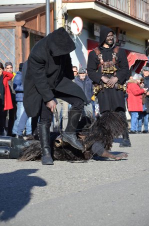 Téléchargez les photos : Teulada, Sardaigne - 02.18.2018 : Masques traditionnels de Sardaigne - en image libre de droit