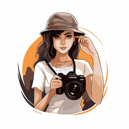Téléchargez les illustrations : Illustration vectorielle d'une fille avec un appareil photo dans un chapeau et un t-shirt blanc - en licence libre de droit