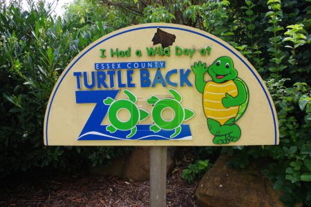Foto de TURTLE BACK ZOO-WEST ORANGE, NUEVA JERSEY, 29 DE AGOSTO DE 2023. Un letrero visto en la salida del zoológico decía "Tuve un día salvaje en el Zoológico de Tortugas del Condado de Essex." - Imagen libre de derechos