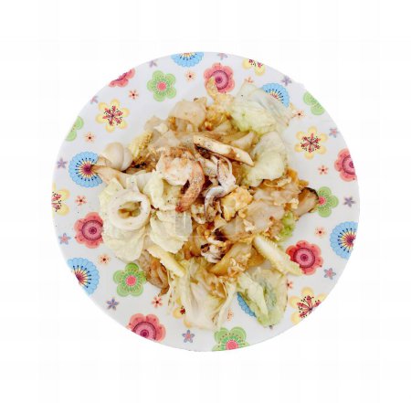 Foto de Una fotografía de un plato de comida con un plato florecido, plato de comida con una variedad de verduras en un plato floral. - Imagen libre de derechos